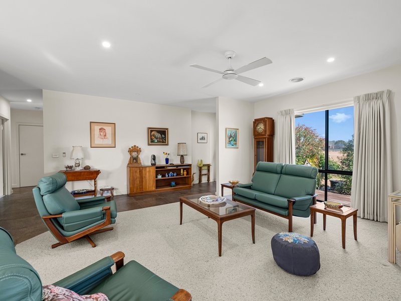 Photo - 2/2A Bourke Drive, Benalla VIC 3672 - Image 7