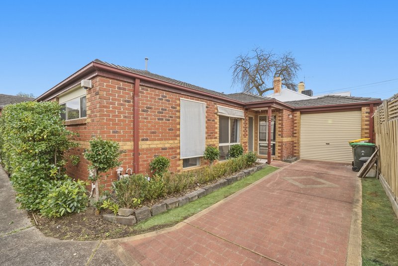 Photo - 2/2A Ozone Road, Bayswater VIC 3153 - Image 1