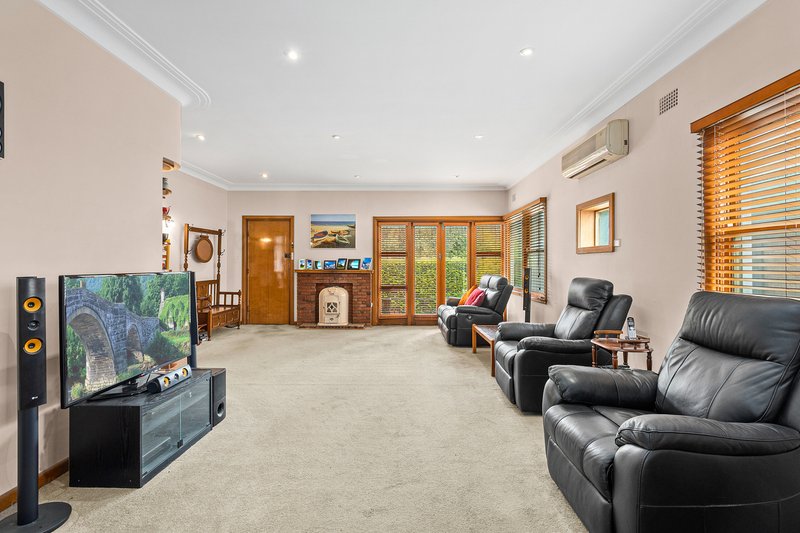 Photo - 22a Park Street, Peakhurst NSW 2210 - Image 5