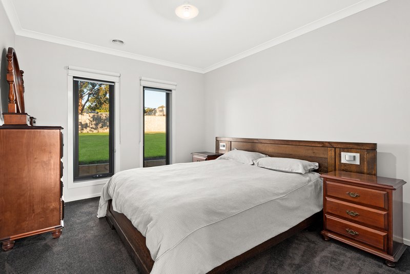 Photo - 22A Pinehill Drive, Pakenham VIC 3810 - Image 16