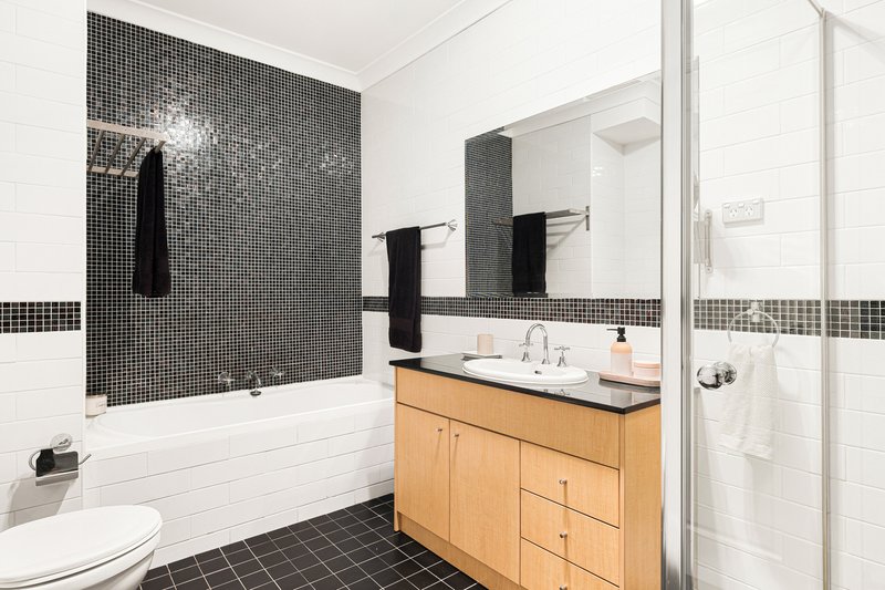 Photo - 2/2A Pyrmont Bridge Road, Camperdown NSW 2050 - Image 11