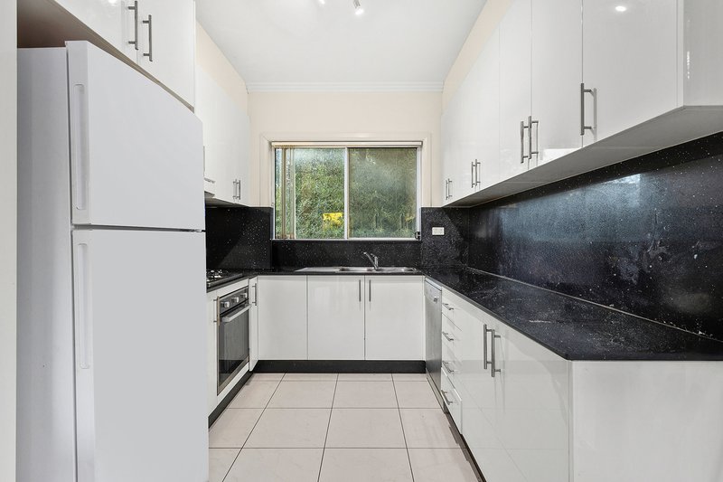 Photo - 22b Rowland Avenue, Wollongong NSW 2500 - Image 2