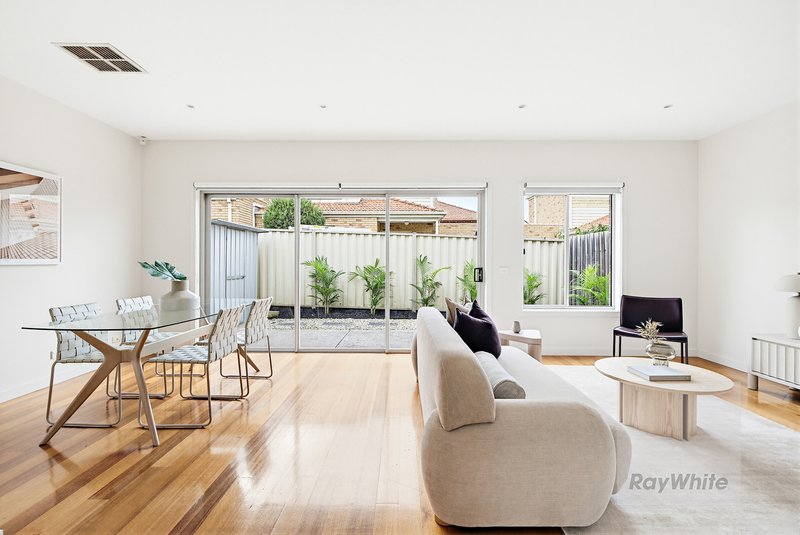 Photo - 22C Glasgow Avenue, Reservoir VIC 3073 - Image 2