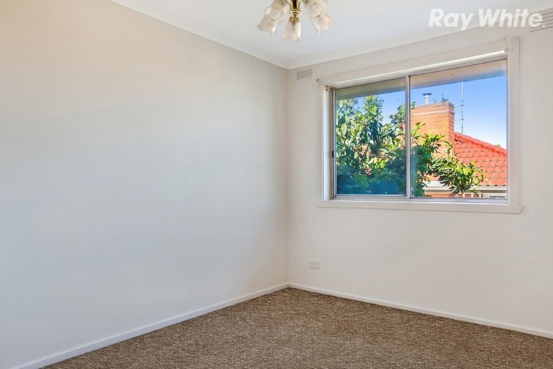 Photo - 2/3-5 Coolavin Road, Noble Park North VIC 3174 - Image 10