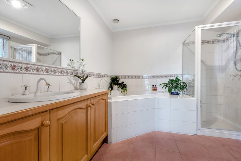 Photo - 23 Abbotswood Drive, Hoppers Crossing VIC 3029 - Image 6