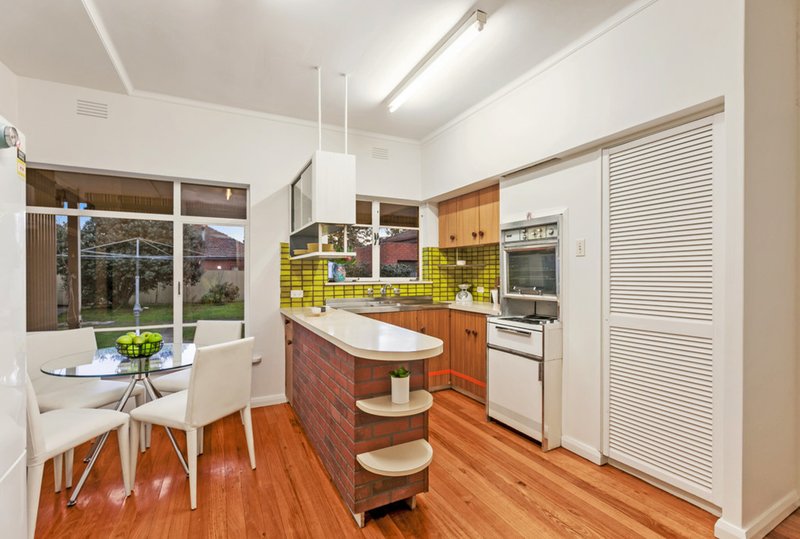 Photo - 23 Acheron Avenue, Reservoir VIC 3073 - Image 5