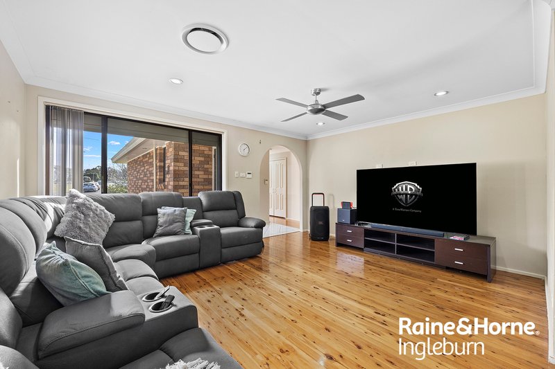 Photo - 23 Alexander Crescent, Macquarie Fields NSW 2564 - Image 3