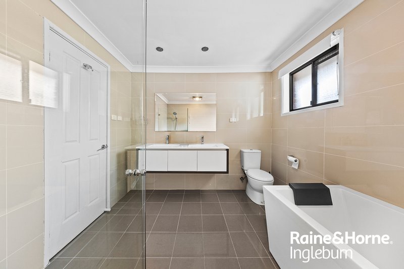 Photo - 23 Alexander Crescent, Macquarie Fields NSW 2564 - Image 4