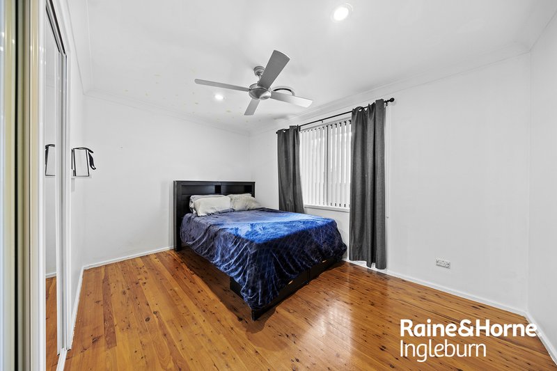 Photo - 23 Alexander Crescent, Macquarie Fields NSW 2564 - Image 6