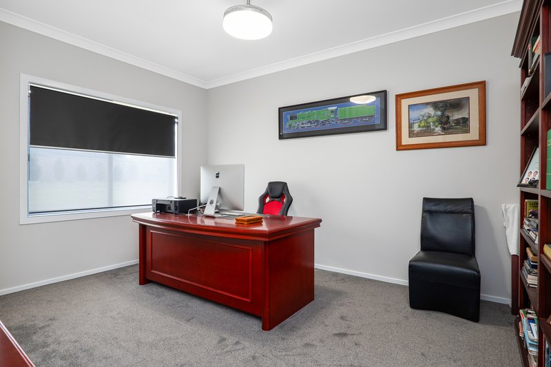 Photo - 23 Alloway Circuit, Largs NSW 2320 - Image 14