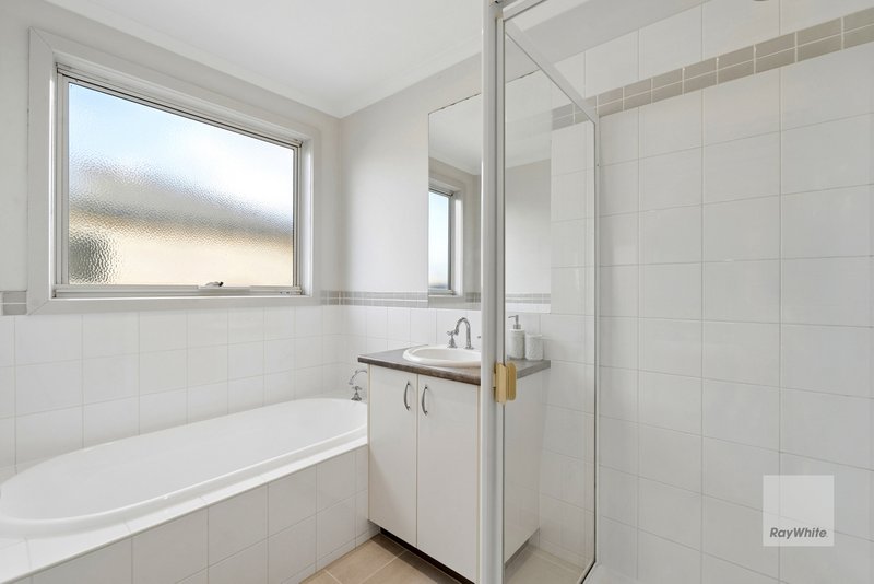 Photo - 23 Amberlea Circuit, Taylors Hill VIC 3037 - Image 10