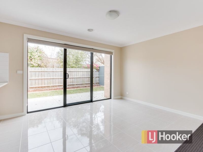 Photo - 2/3 Anderson Street, Pakenham VIC 3810 - Image 6