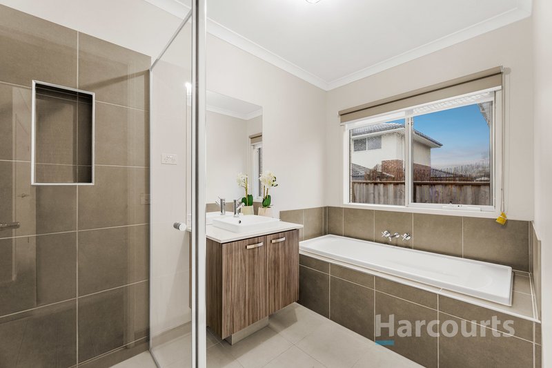 Photo - 23 Appledale Way, Wantirna South VIC 3152 - Image 9