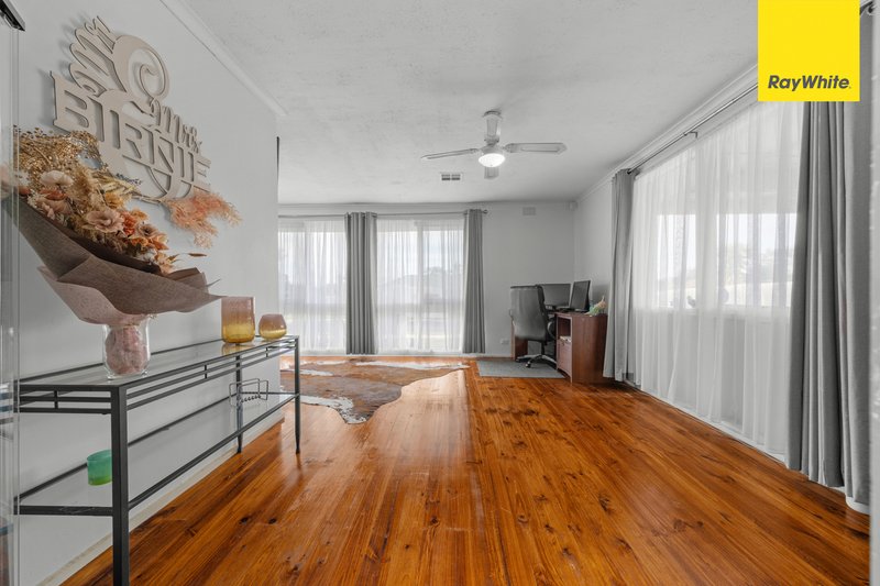Photo - 23 Argyll Circuit, Melton West VIC 3337 - Image 5
