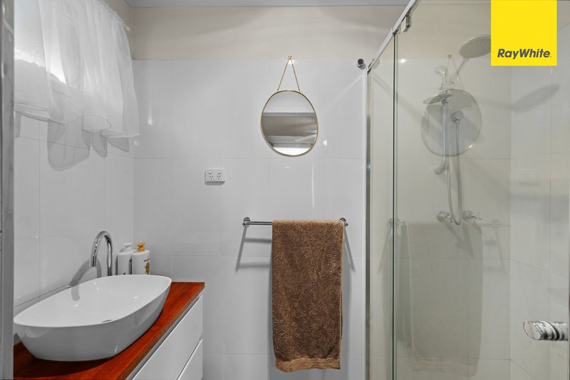 Photo - 23 Argyll Circuit, Melton West VIC 3337 - Image 9