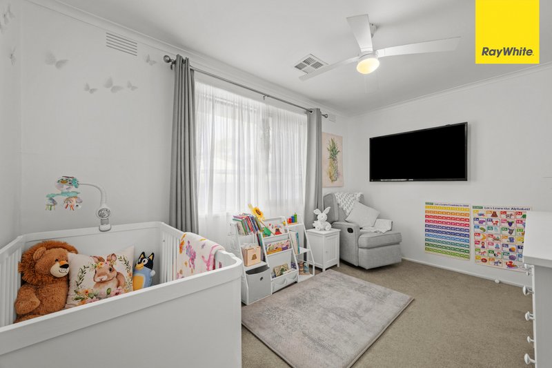 Photo - 23 Argyll Circuit, Melton West VIC 3337 - Image 10