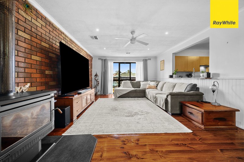 Photo - 23 Argyll Circuit, Melton West VIC 3337 - Image 18
