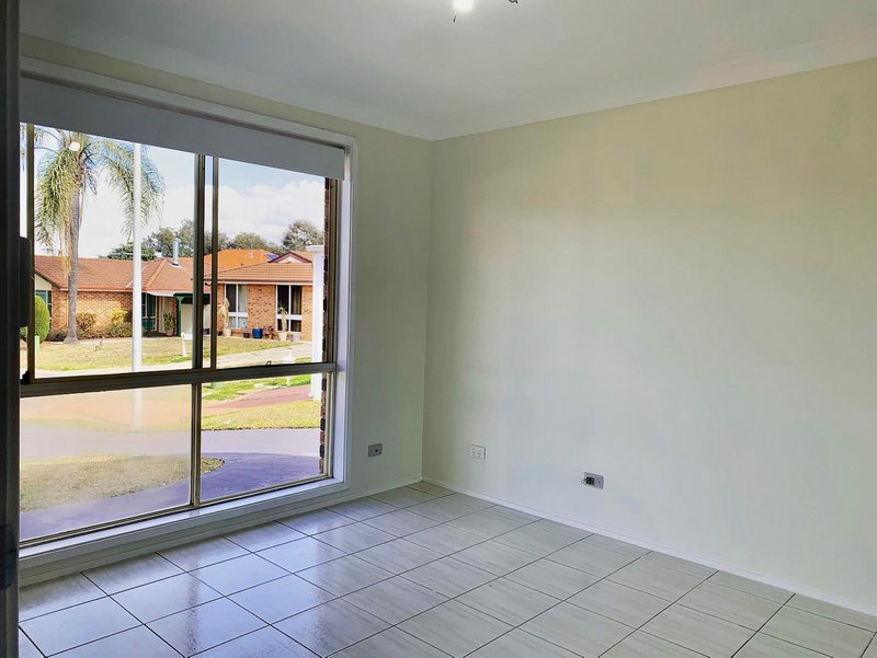 Photo - 23 Arnold Avenue, Green Valley NSW 2168 - Image 6