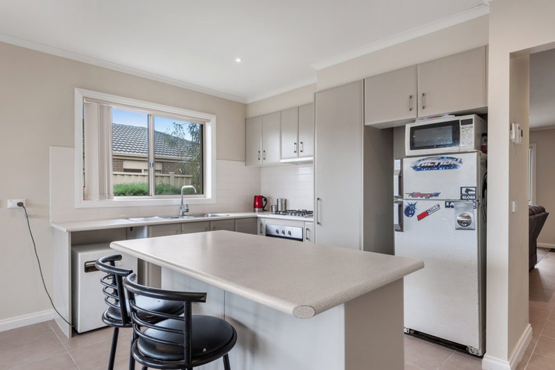 Photo - 2/3 Austin Place, Melton South VIC 3338 - Image 4