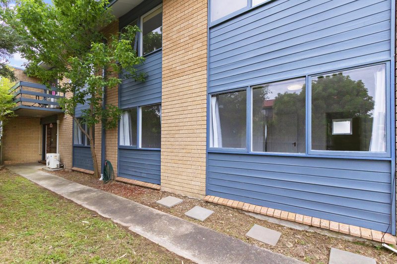 Photo - 2/3 Avoca Place, Fisher ACT 2611 - Image 2