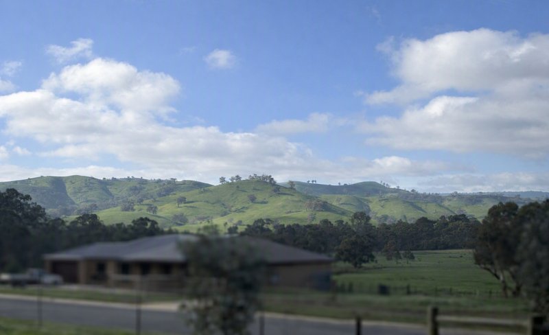 Photo - 23 Bainbridge Way, Alexandra VIC 3714 - Image 2