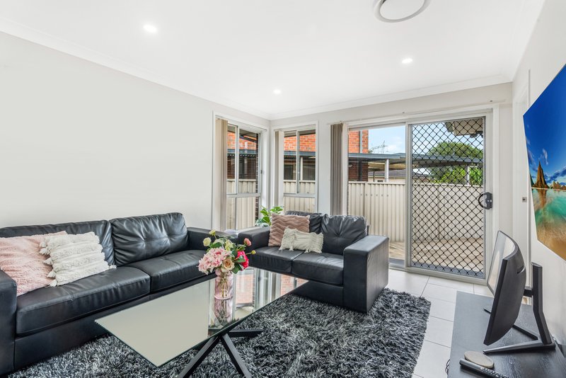 Photo - 23 Bangalow Place, Hoxton Park NSW 2171 - Image 11