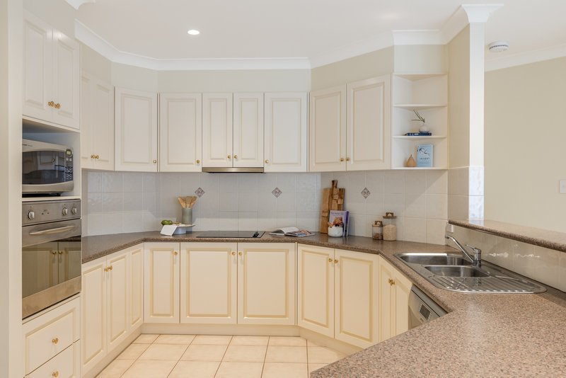 Photo - 23 Banksdale Drive, Middle Ridge QLD 4350 - Image 6