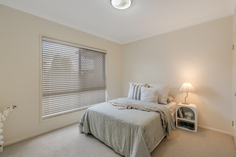 Photo - 23 Banksdale Drive, Middle Ridge QLD 4350 - Image 11