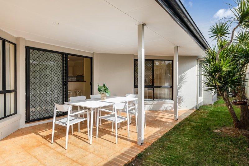 Photo - 23 Banksdale Drive, Middle Ridge QLD 4350 - Image 13