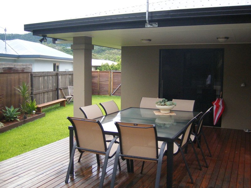 Photo - 23 Banksia Court, Cannonvale QLD 4802 - Image 2