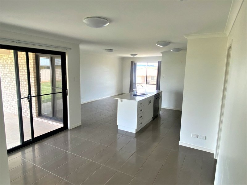 Photo - 23 Banksia Drive, Kingaroy QLD 4610 - Image 4