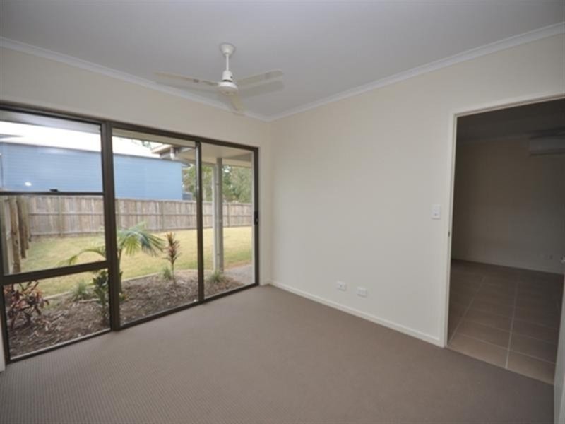 Photo - 2/3 Barambah Place, Narangba QLD 4504 - Image 5