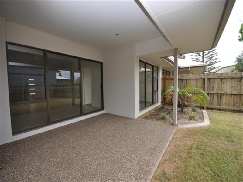 Photo - 2/3 Barambah Place, Narangba QLD 4504 - Image 9