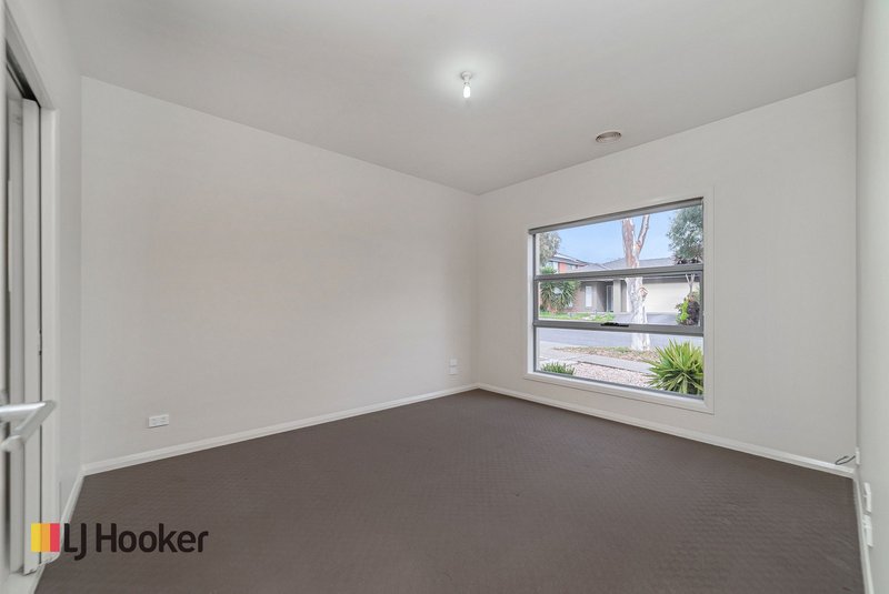 Photo - 23 Baronial Way, Craigieburn VIC 3064 - Image 13