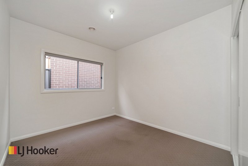 Photo - 23 Baronial Way, Craigieburn VIC 3064 - Image 16