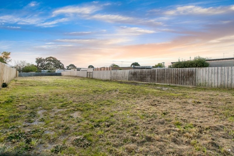 Photo - 23 Barry Street, Seaford VIC 3198 - Image 2