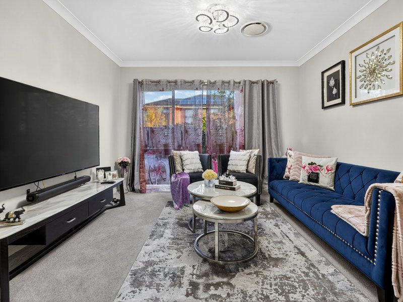 Photo - 23 Baw Baw Avenue, Minto NSW 2566 - Image 2