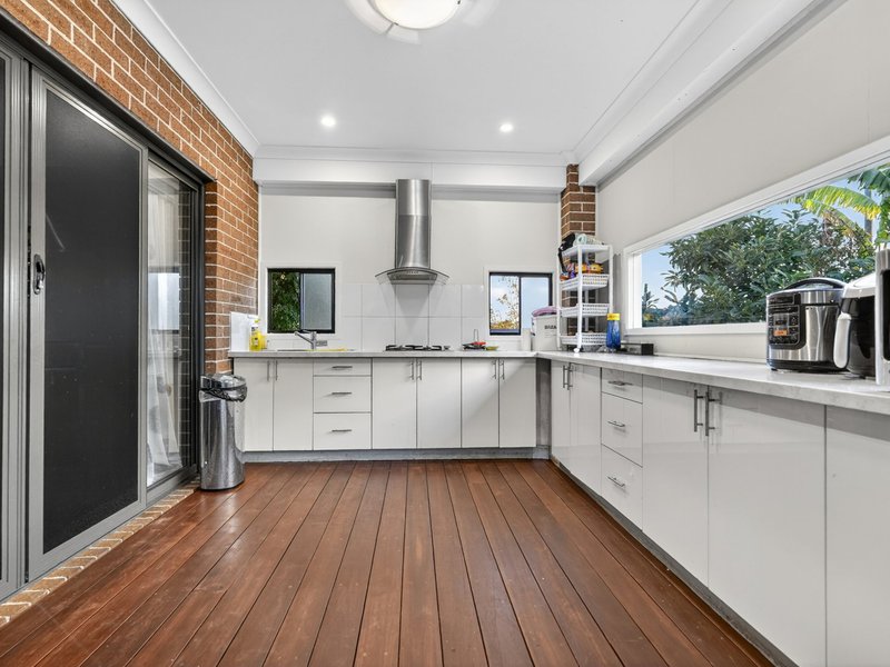 Photo - 23 Baw Baw Avenue, Minto NSW 2566 - Image 6