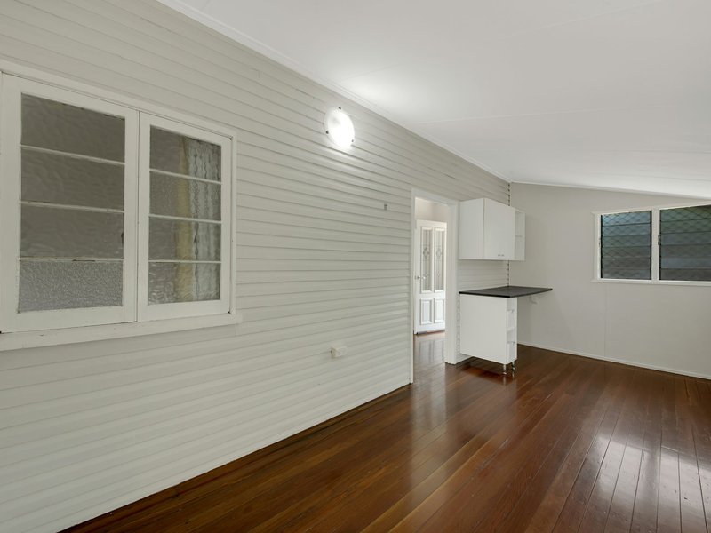 Photo - 23 Beach Avenue, Tannum Sands QLD 4680 - Image 10