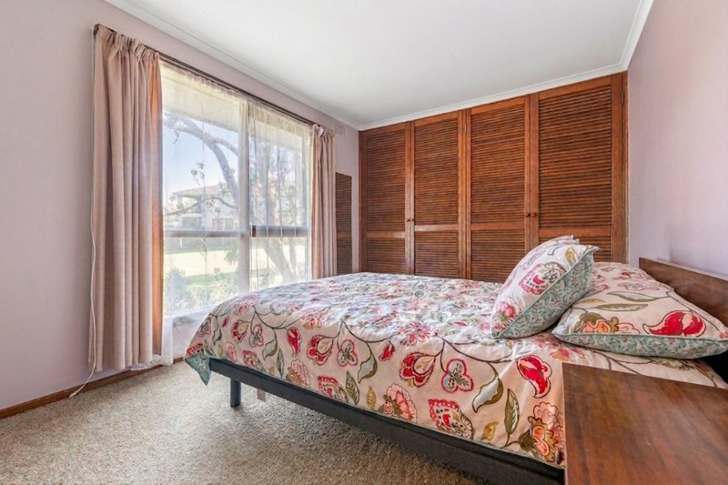 Photo - 23 Bengal Crescent, Mount Waverley VIC 3149 - Image 6