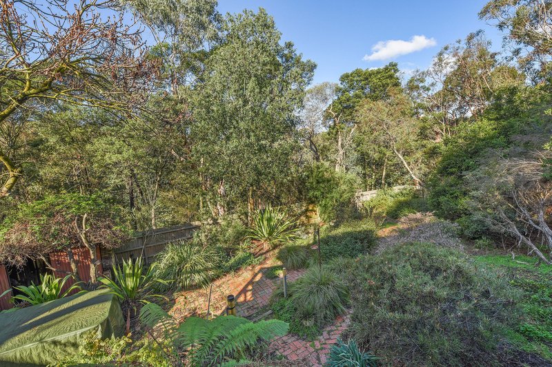 Photo - 23 Bengal Crescent, Mount Waverley VIC 3149 - Image 9