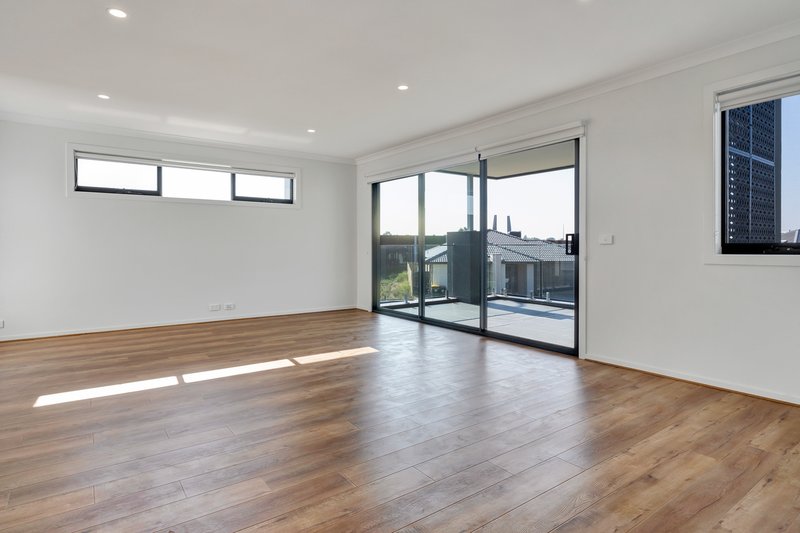 Photo - 23 Bodega Walk, Brookfield VIC 3338 - Image 2
