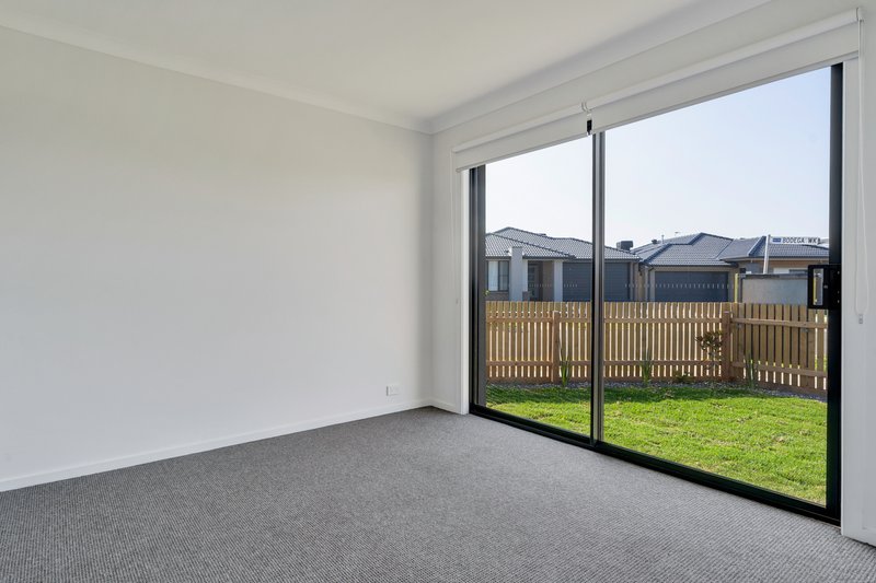 Photo - 23 Bodega Walk, Brookfield VIC 3338 - Image 4