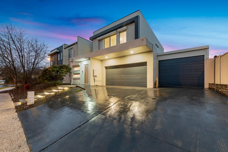 Photo - 23 Botanic Drive, Pakenham VIC 3810 - Image 2