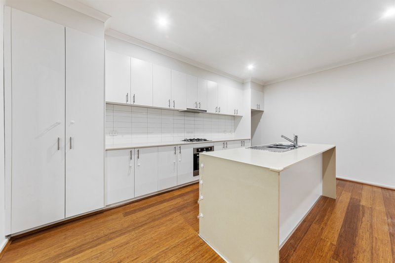 Photo - 23 Botanic Drive, Pakenham VIC 3810 - Image 4