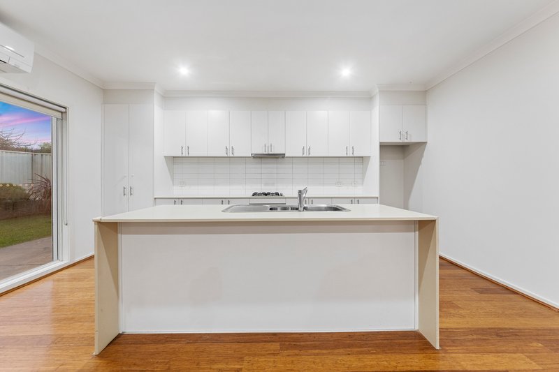 Photo - 23 Botanic Drive, Pakenham VIC 3810 - Image 5