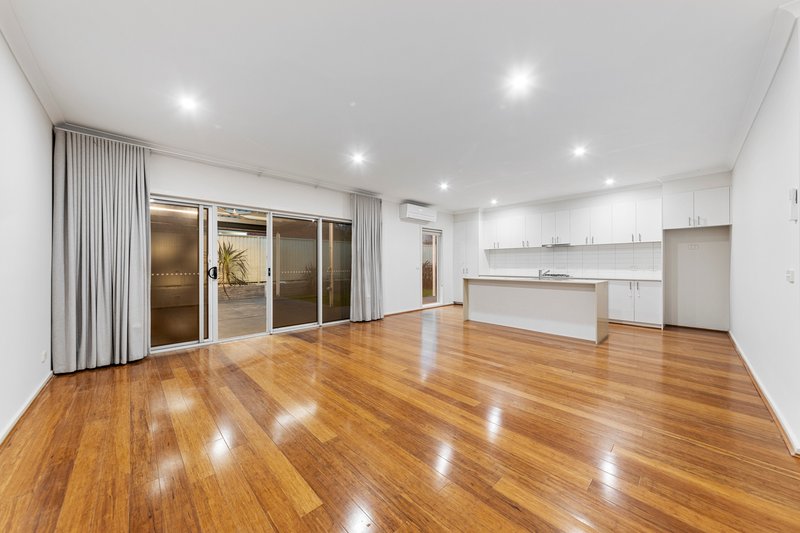Photo - 23 Botanic Drive, Pakenham VIC 3810 - Image 6