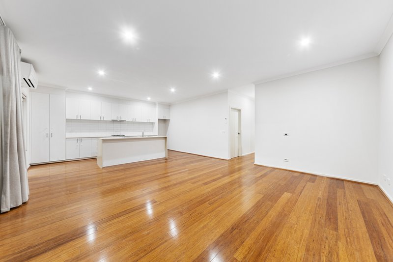 Photo - 23 Botanic Drive, Pakenham VIC 3810 - Image 7