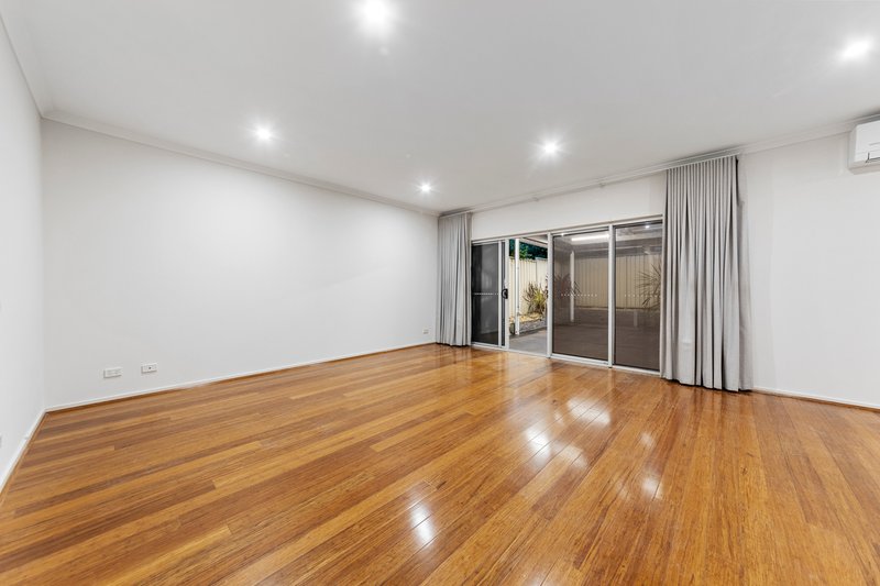 Photo - 23 Botanic Drive, Pakenham VIC 3810 - Image 9