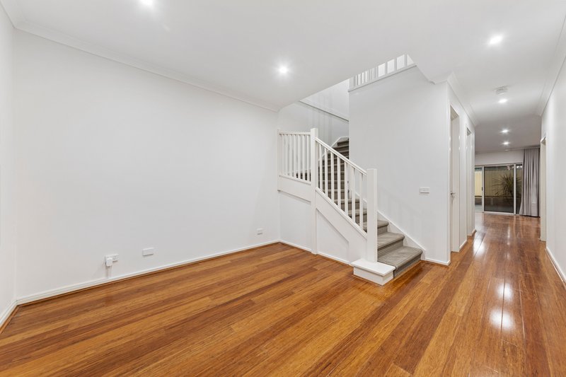 Photo - 23 Botanic Drive, Pakenham VIC 3810 - Image 10